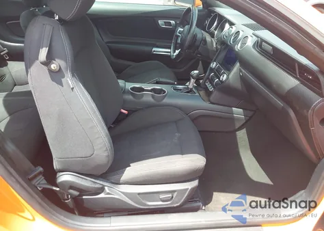 2021 Ford Mustang Ecoboost Fastback/Ecoboost Premium Fastback z USA, uszkodzony, nr VIN 1FA6P8TH9M5126197